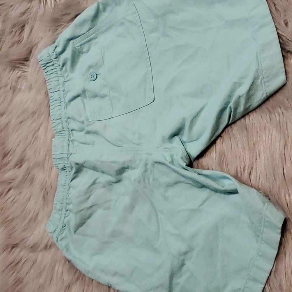 Shorts - Picture 3 of 4